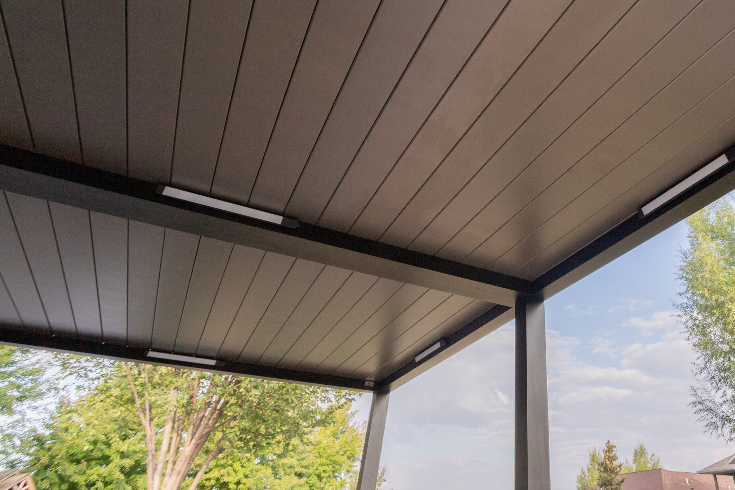 Gapless louvers