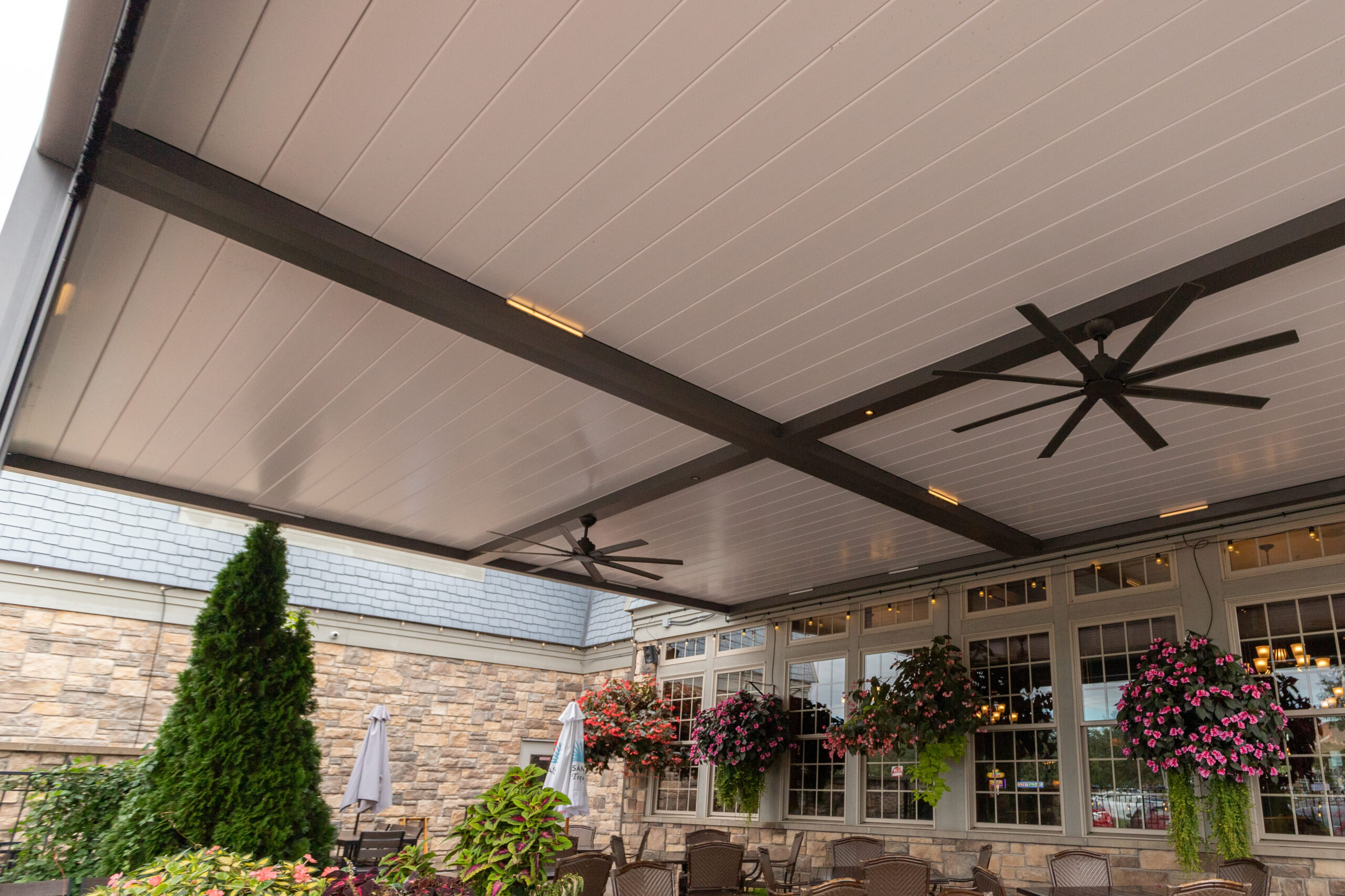 Gapless louvers