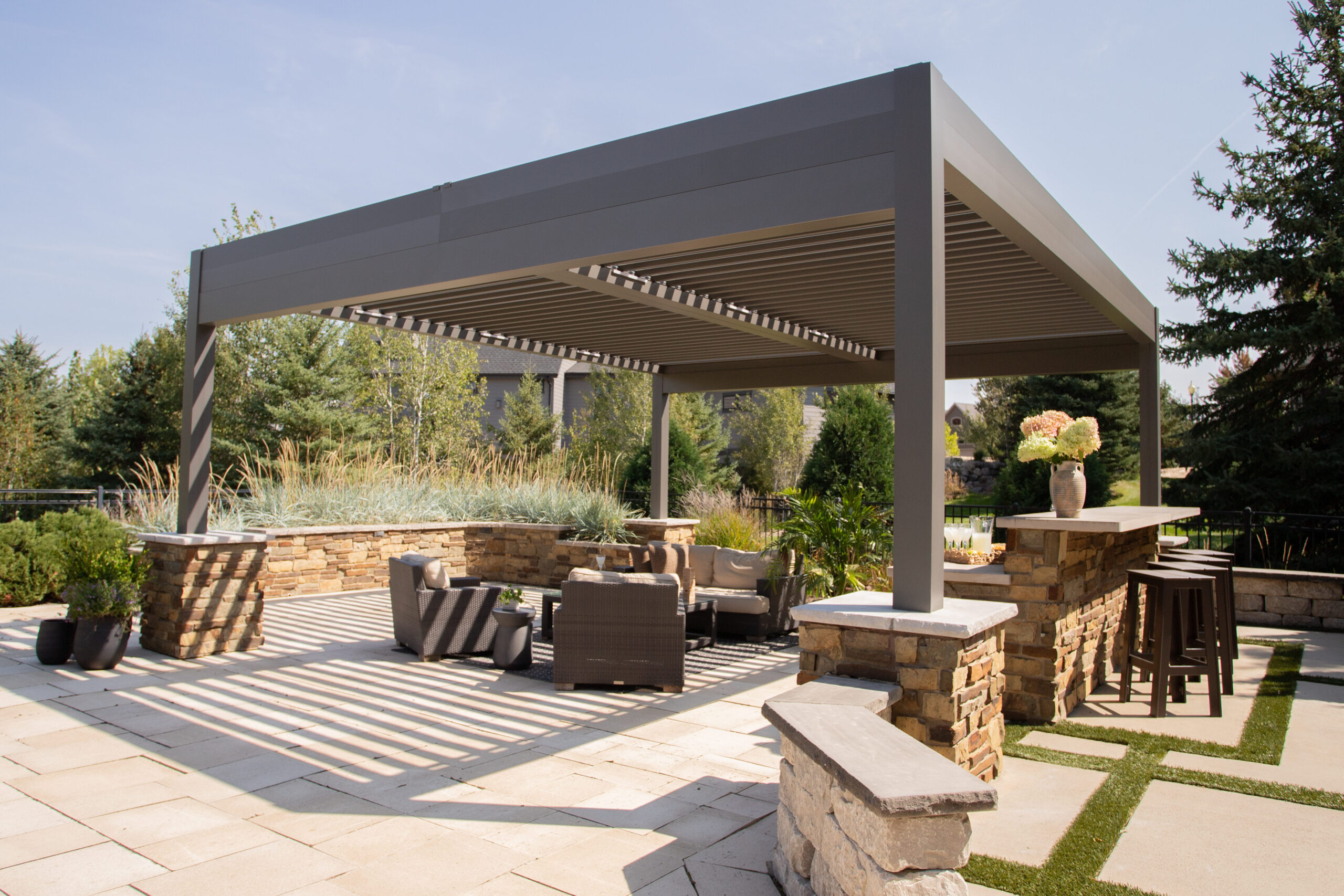 wood vs. aluminum pergolas