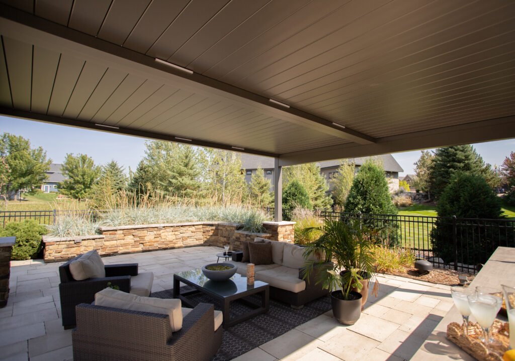 louvered aluminum pergola