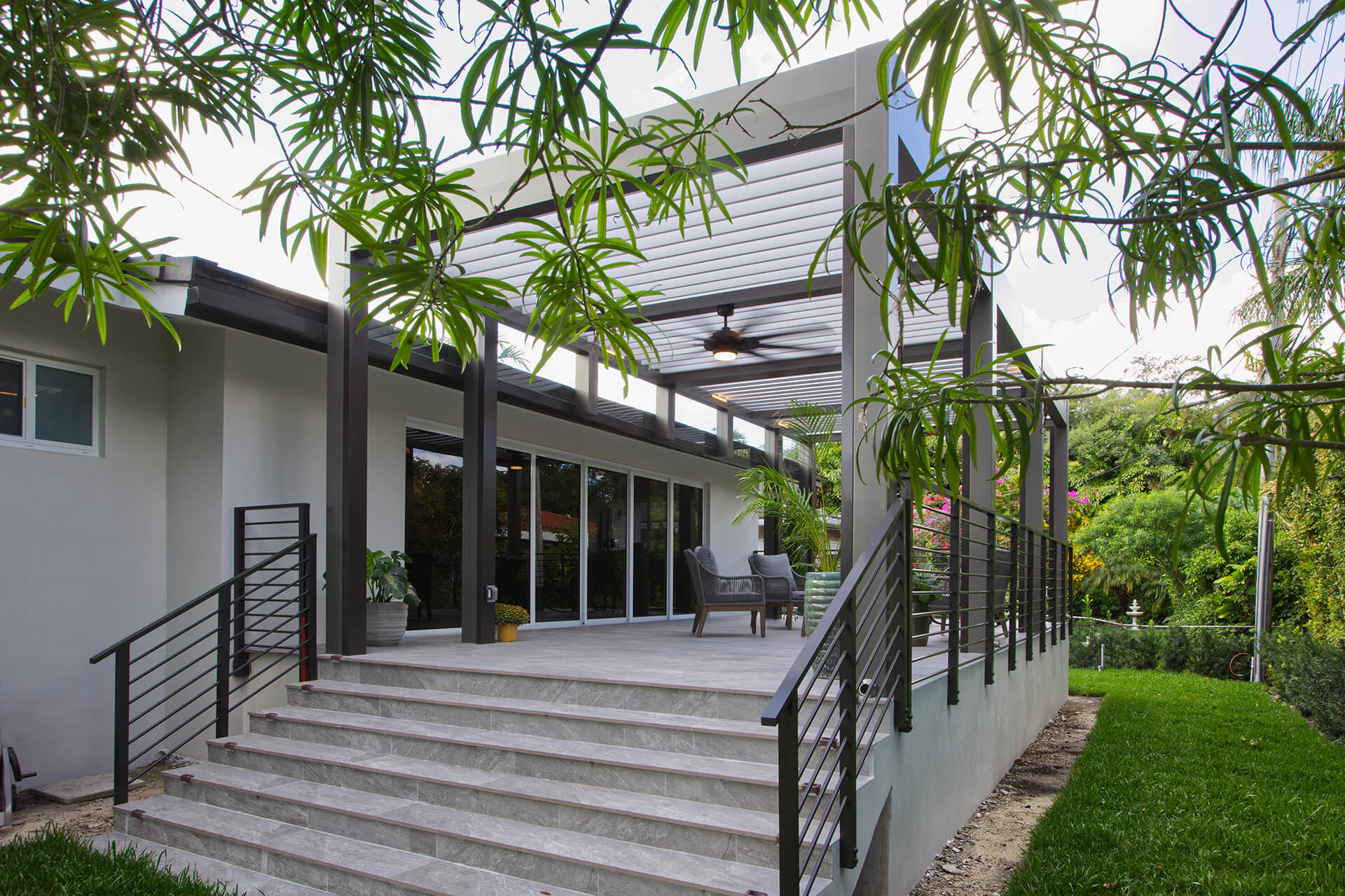 FL - sho pros - white + gray bronze r-blade 5