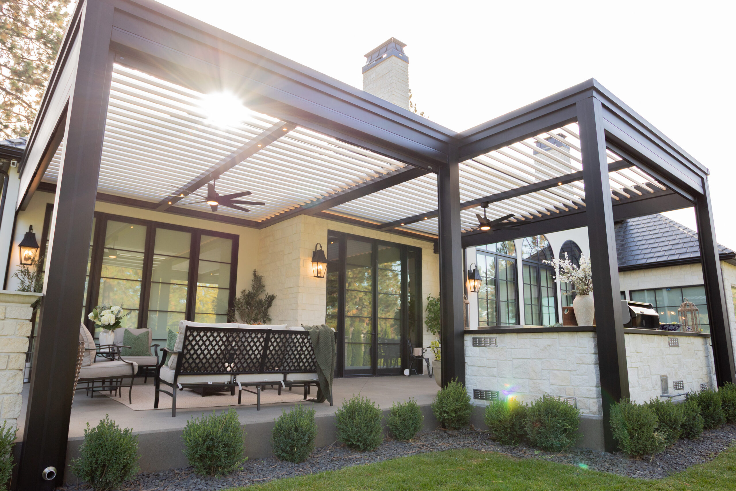 r-blade motorized louver pergola open